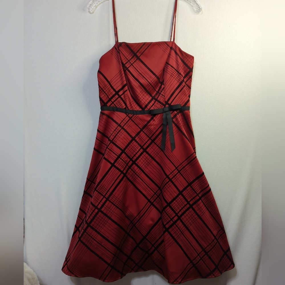 I N San Francisco Size 9 Red & Black Dress With Glitter And Spaghetti Straps 596
